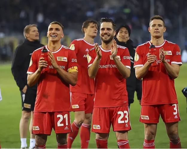 包含斯图加特球员展现顽强意志，取得关键胜利的词条