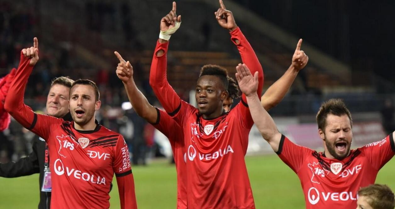 包含卢瓦尔主场逼平梅斯，保持主场不败的词条