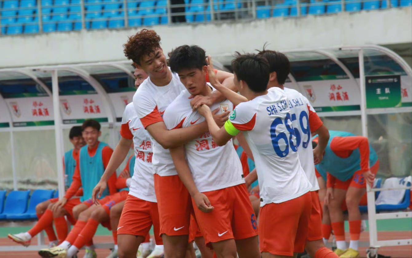 爱游戏官网-球队人员变动频繁，赛季成绩令人期待