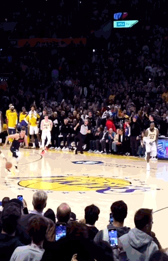 包含快船后卫詹姆斯状态出色空间碾压对手防线的词条 包含快船后卫詹姆斯状态出色空间碾压对手防线的词条