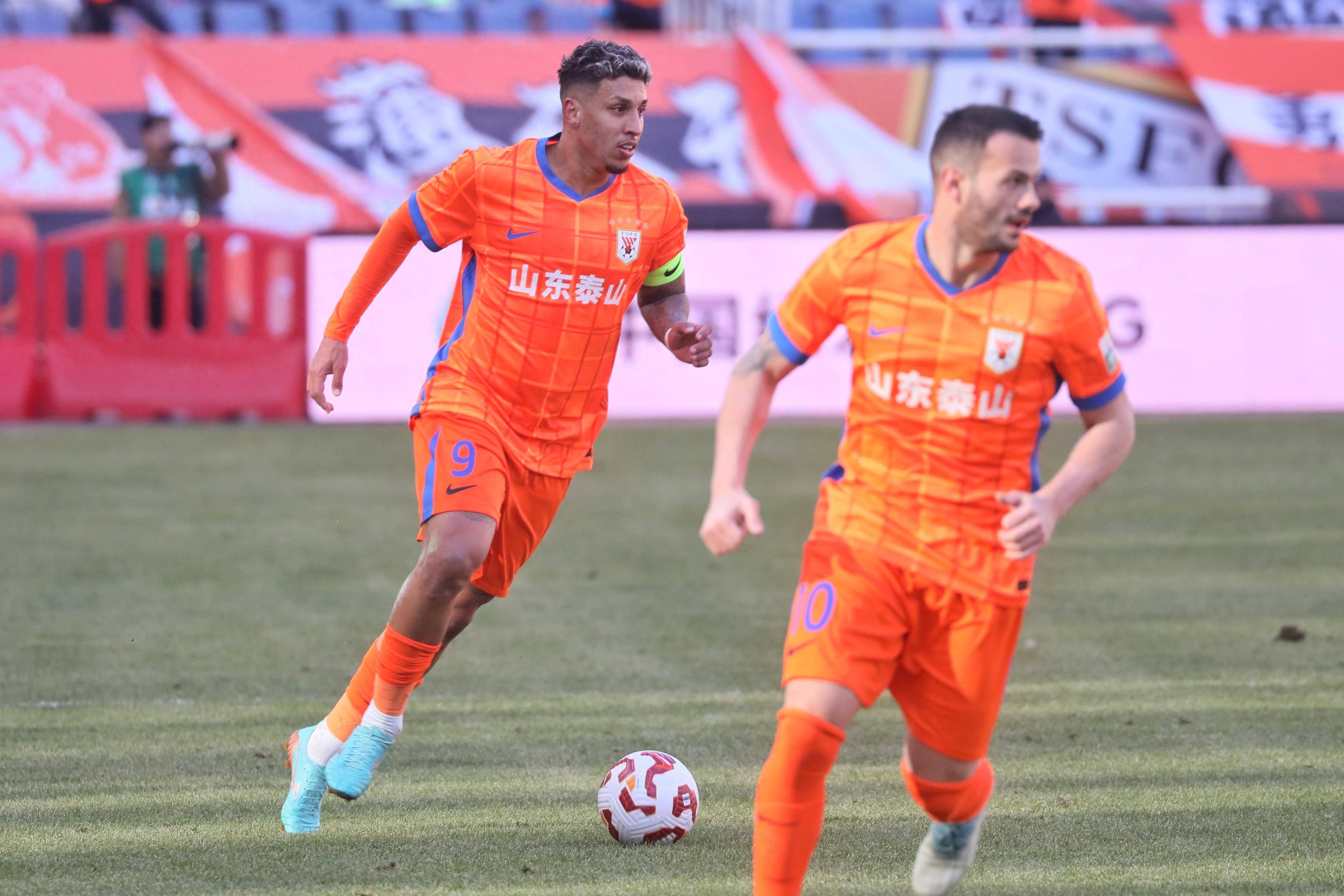 中国中超头号球星转战法乙赛场的简单介绍