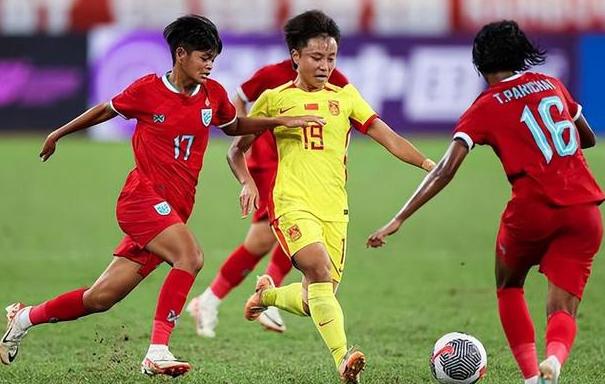 爱游戏官方入口-亚洲女足巅峰对决，球员实力斗志昂扬