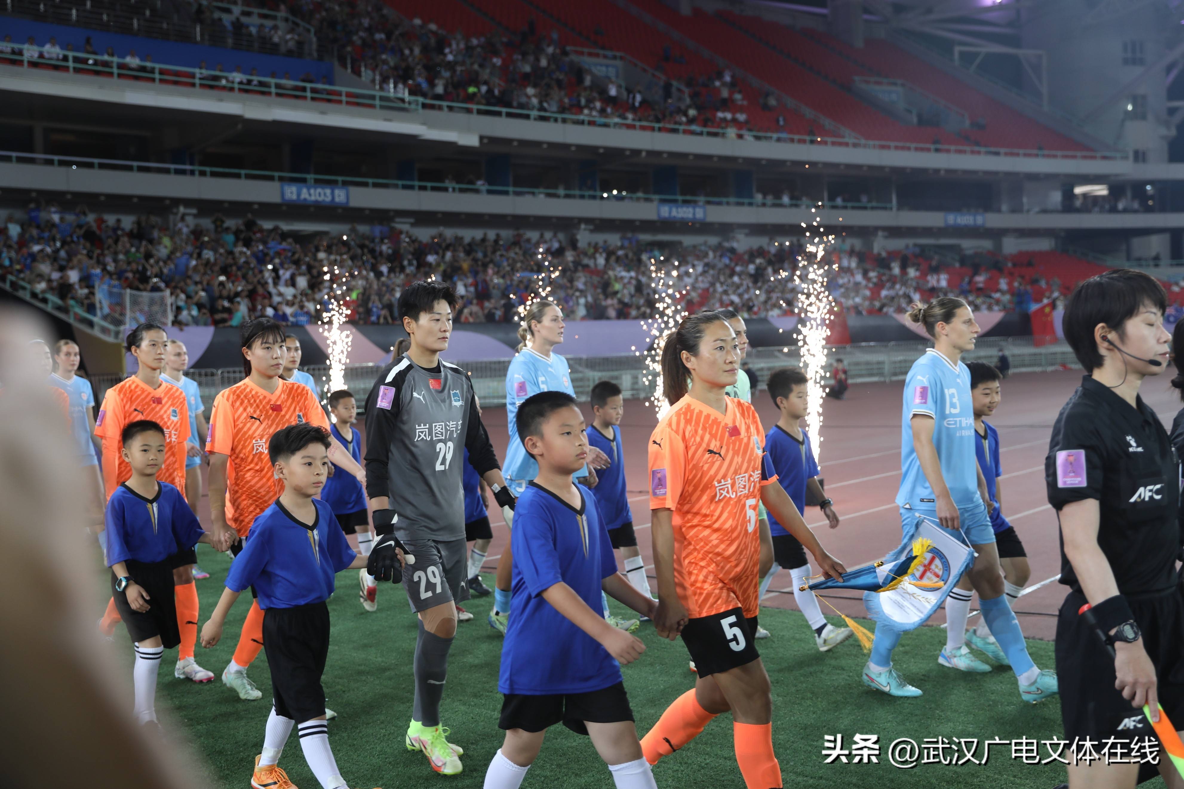 亚洲女足巅峰对决，球员实力斗志昂扬