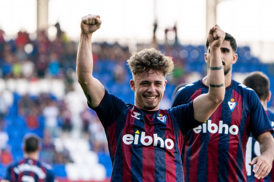 关于皇家社会主场击败埃瓦尔，士气大振的信息