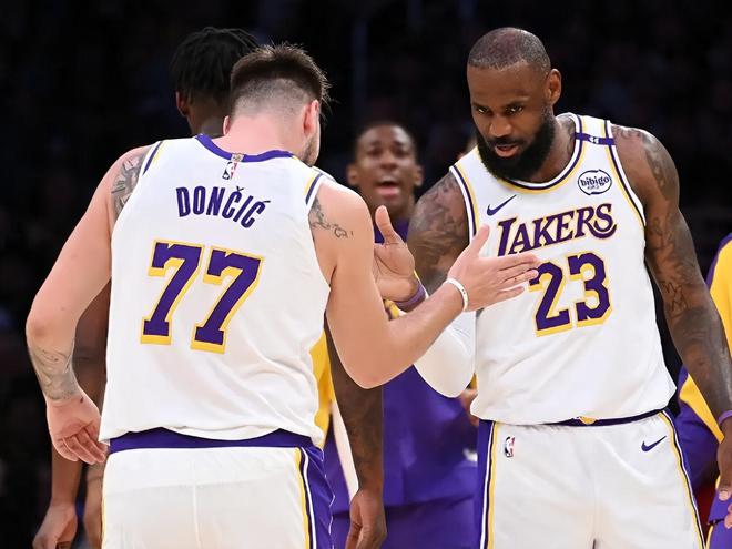 湖人客场胜凯尔特人,取得四连胜 湖人客场胜凯尔特人,取得四连胜