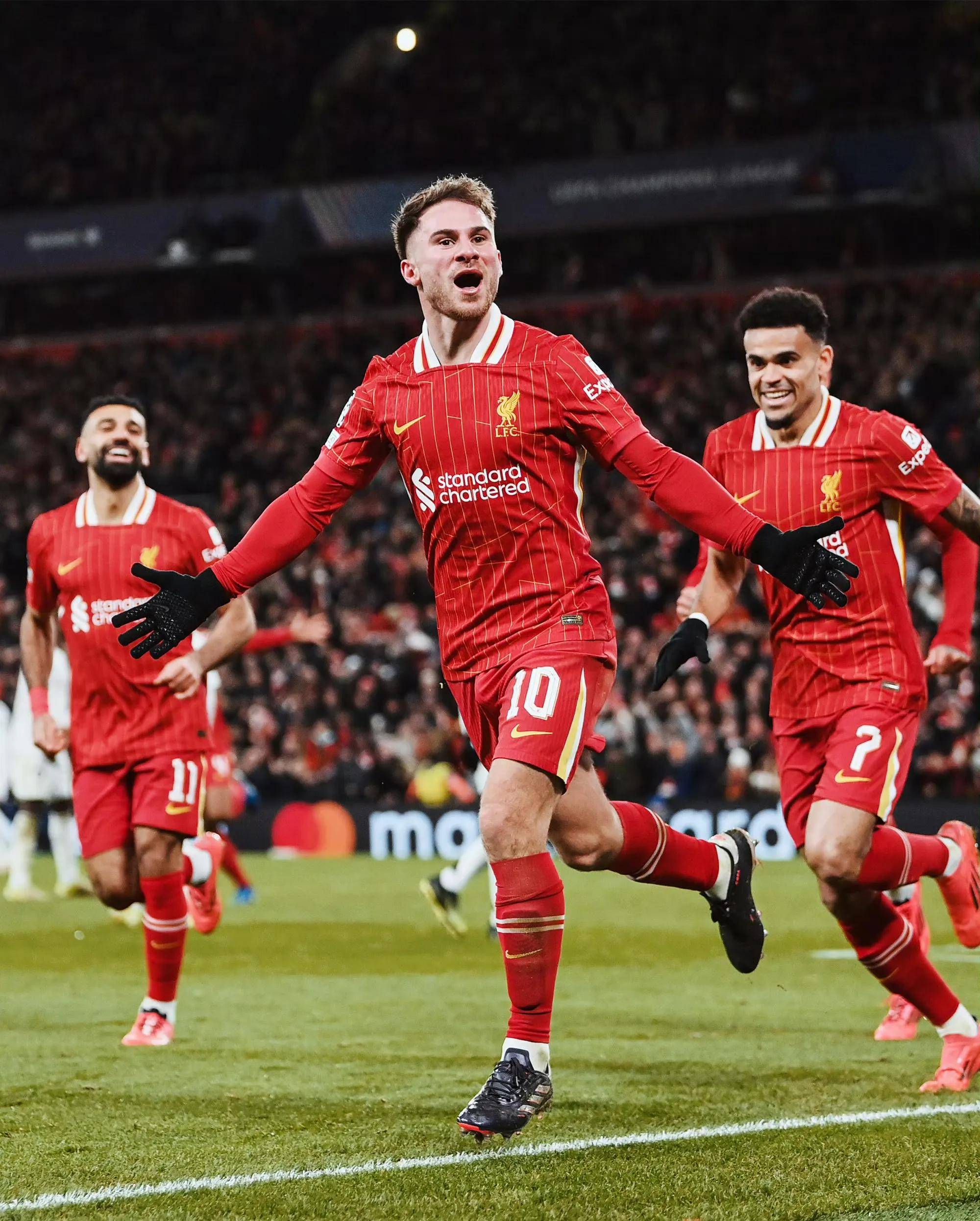 爱游戏app-意甲比赛风暴袭来，球队实力拼搏