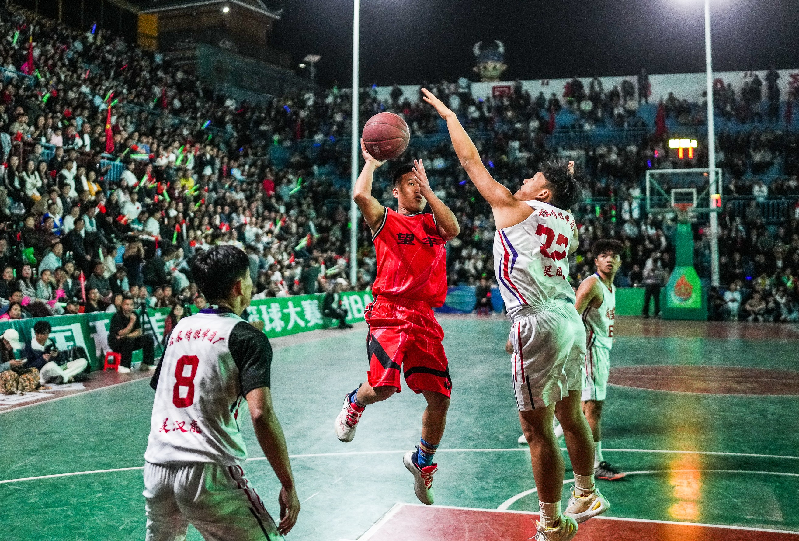 贵州男篮打出精彩表现,赢得全场喝彩 贵州男篮打出精彩表现,赢得全场喝彩