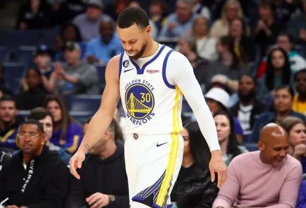 战术调整奏效，球队终结连败的简单介绍