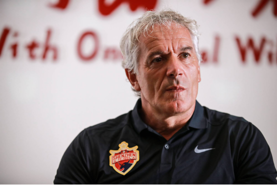 足坛新星崛起，造成对手沉重压力