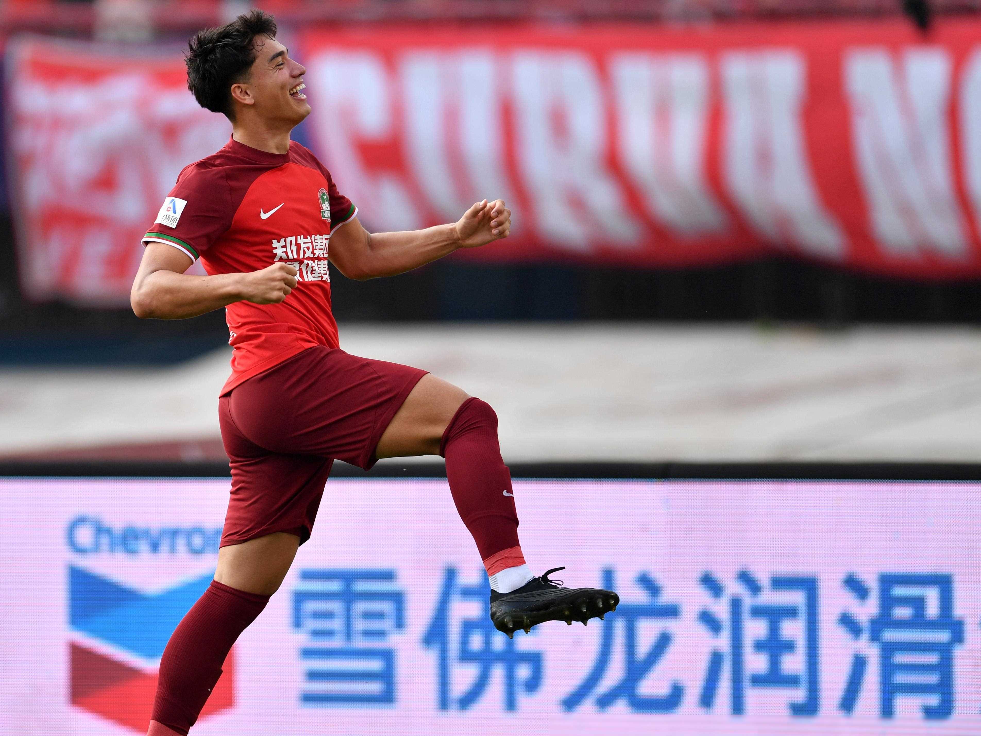 体育赛事中,球员们展现出色 体育赛事中,球员们展现出色