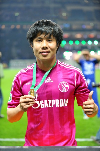 爱游戏官网入口-沙尔克04战胜对手，抢占冠军图腾的简单介绍