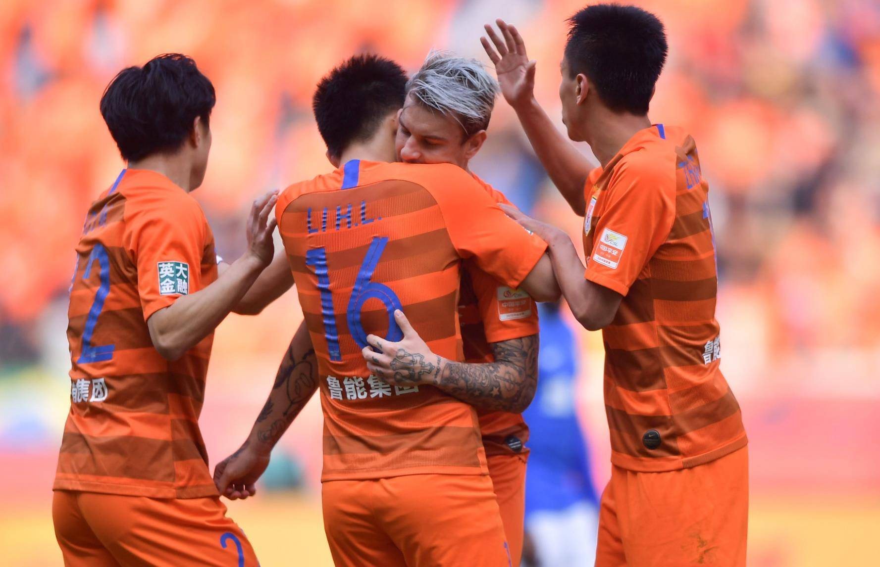 爱游戏在线-包含鲁能球员发挥出众，球队士气高昂向胜利进发的词条