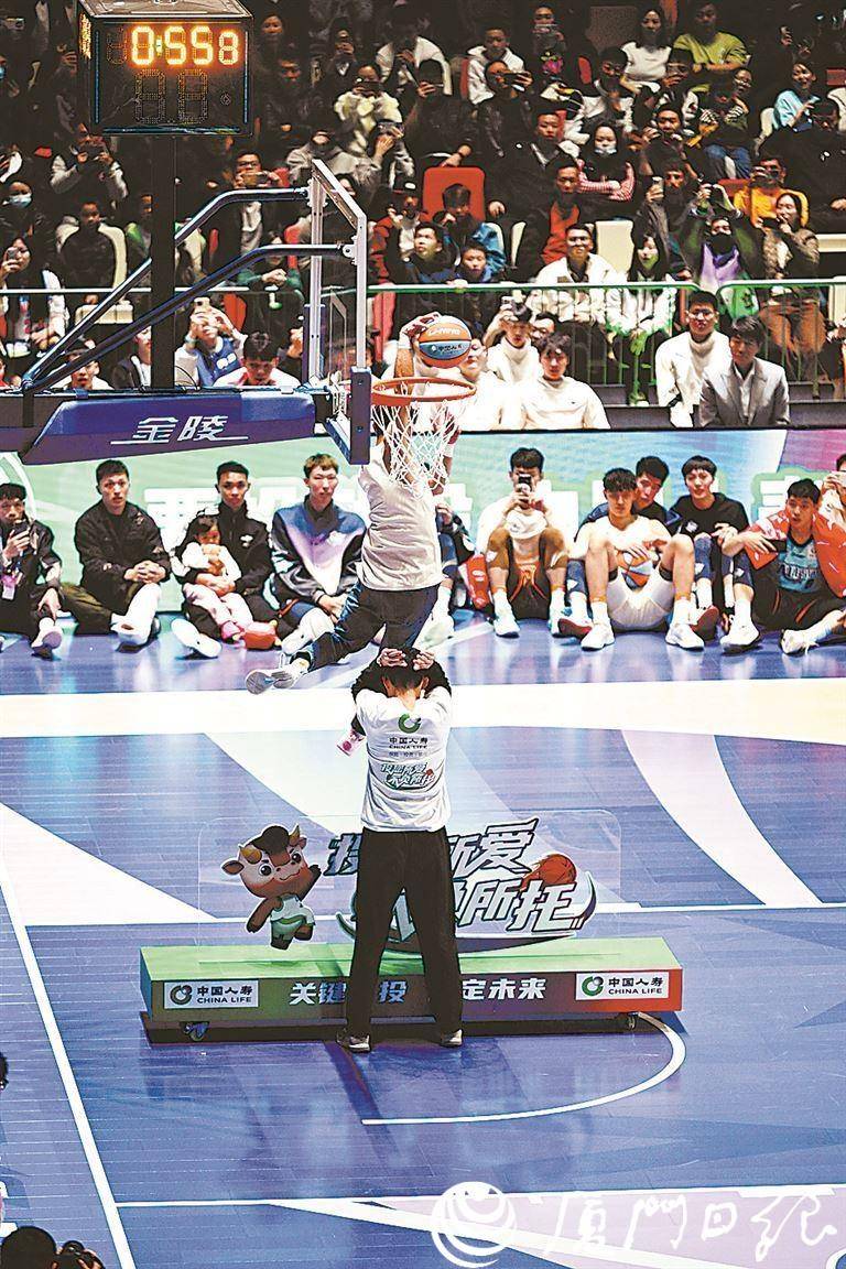 包含大场面上演精彩战术,球员技术展现惊艳的词条 包含大场面上演精彩战术,球员技术展现惊艳的词条