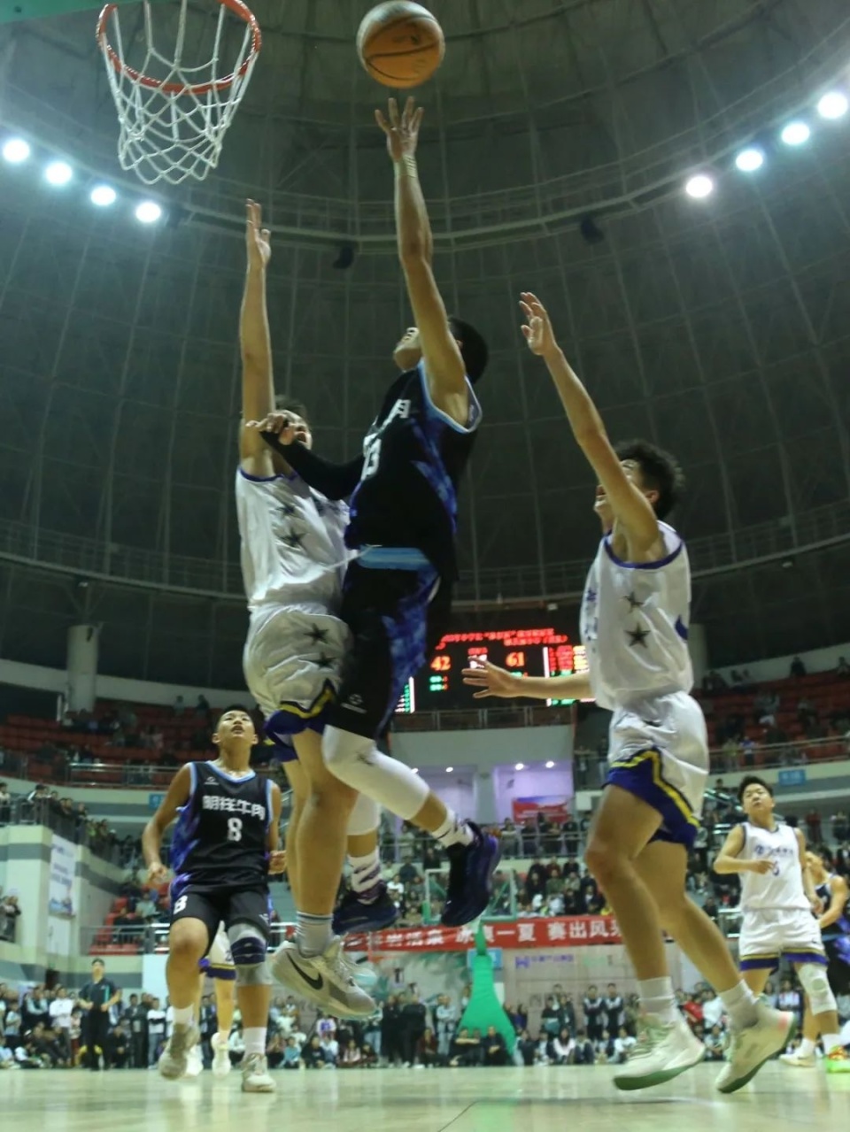 爱游戏官网-昨晚精彩绝伦的比赛，让人沉浸在篮球的世界里！