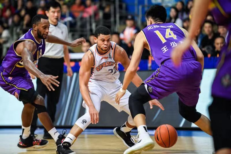 爱游戏亚洲官网-上海队遭遇三连败，季后赛前景堪忧的简单介绍