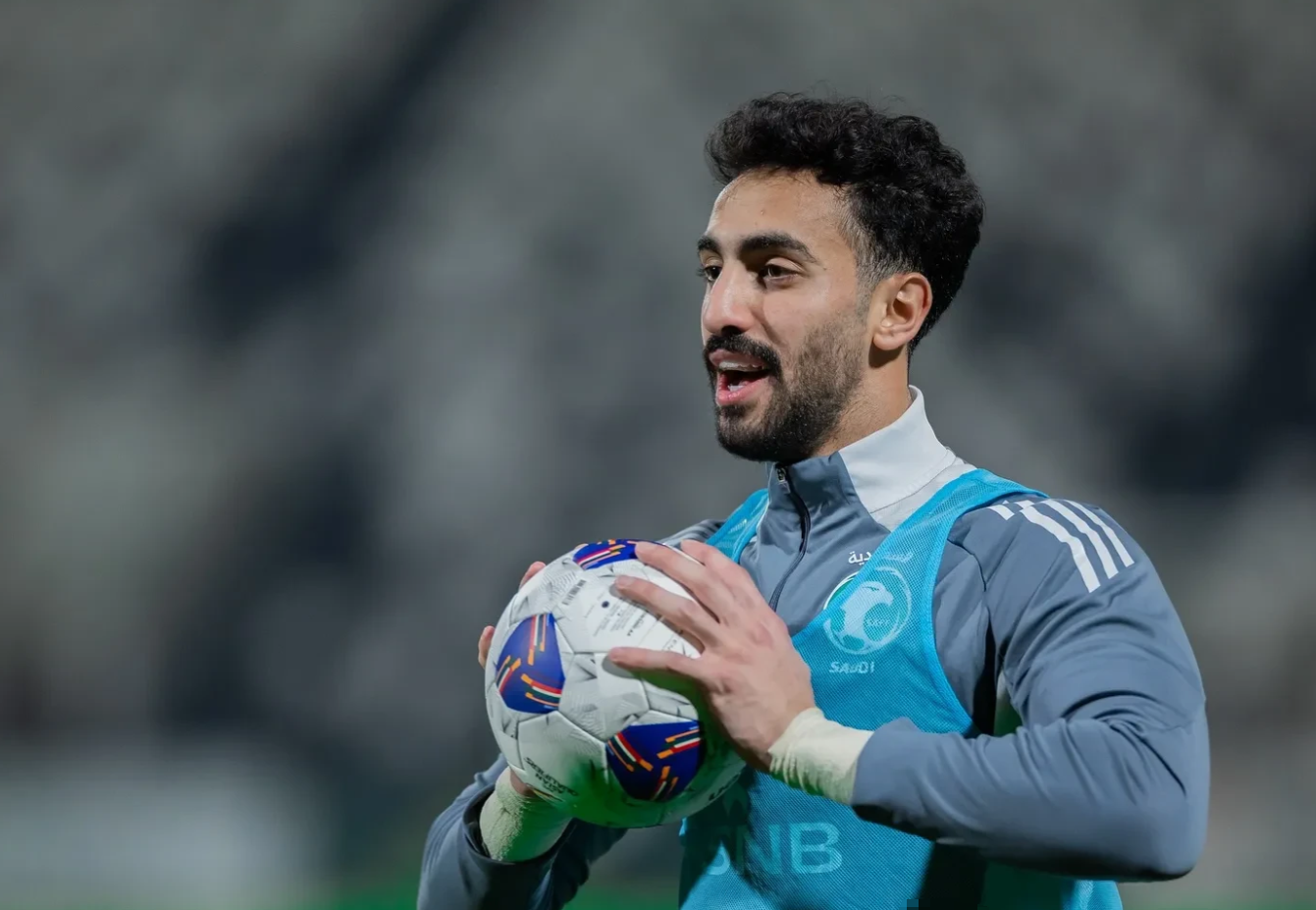 比利时门将因伤宣布暂停比赛，球队备战需有所调整的简单介绍