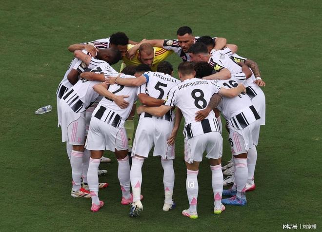 爱游戏官网入口-马赛球员举办公益活动，受到球迷热情欢迎