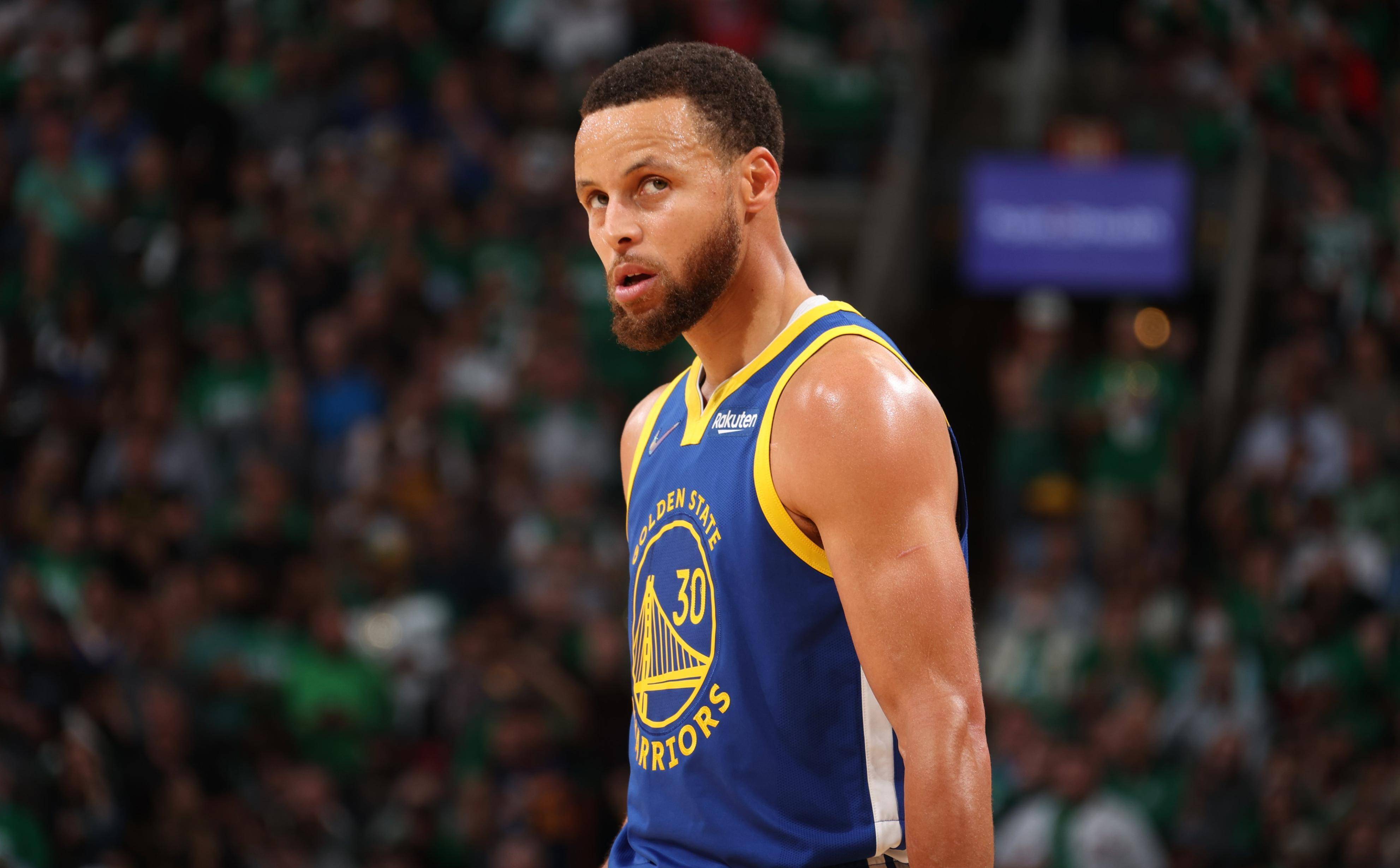 勇士队后卫在比赛中获得三双数据 勇士队后卫在比赛中获得三双数据