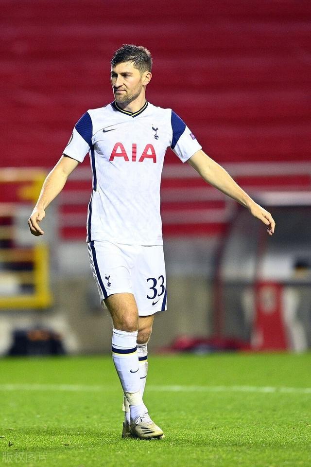 爱游戏在线-阿尔萨斯球队主场不敌对手，失去宝贵三分