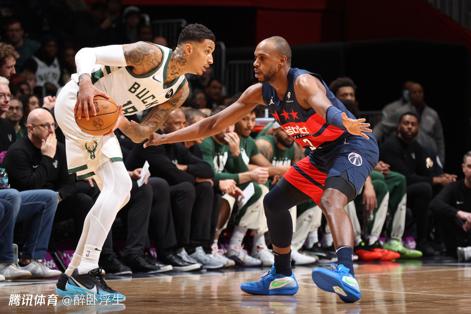 雄鹿战胜活塞，米德尔顿砍下35分