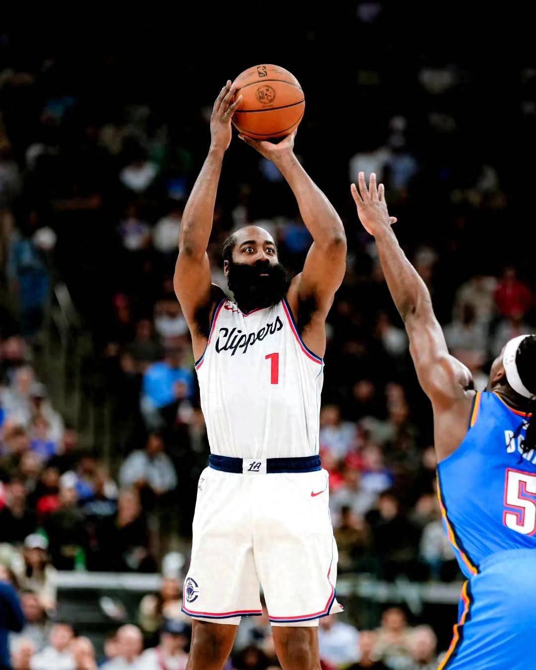 火箭大胜快船：哈登砍下40+轻松取胜