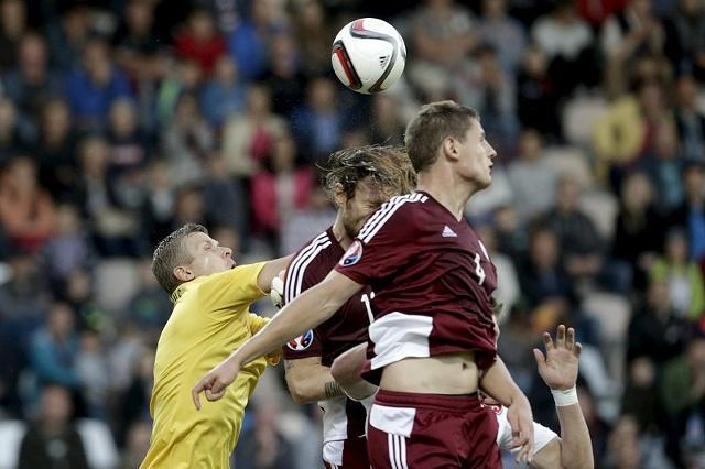 斯洛文尼亚险胜拉脱维亚，全力追赶