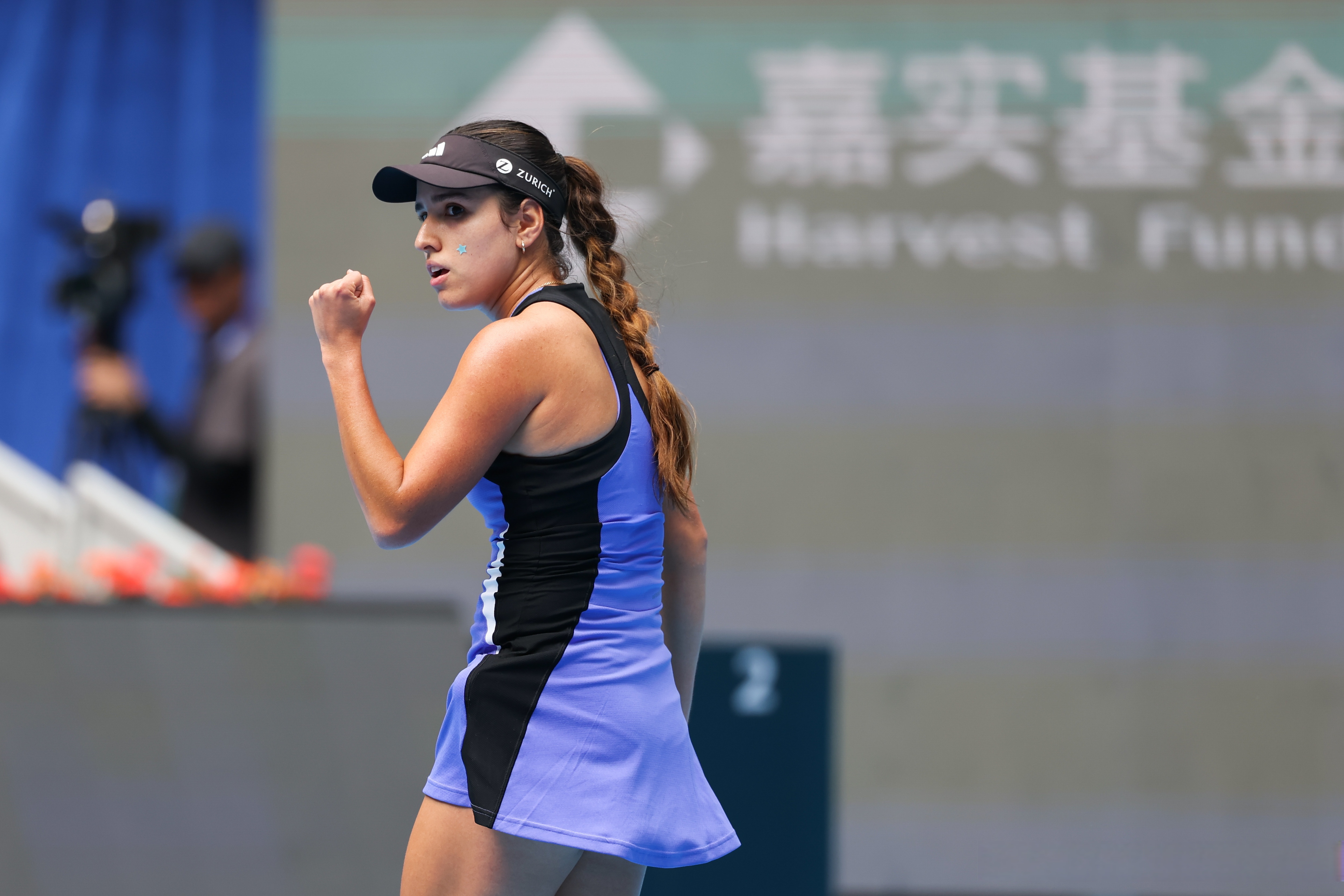 爱游戏官方入口-关于举重比赛中，哥伦比亚选手一举夺魁的信息