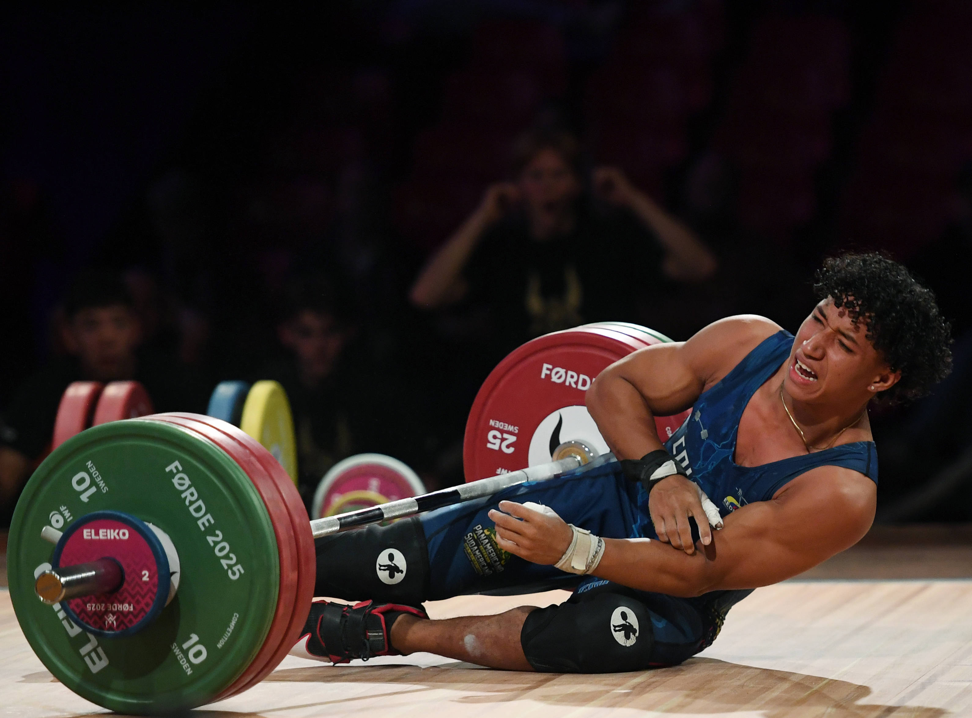 关于举重比赛中,哥伦比亚选手一举夺魁的信息 关于举重比赛中,哥伦比亚选手一举夺魁的信息