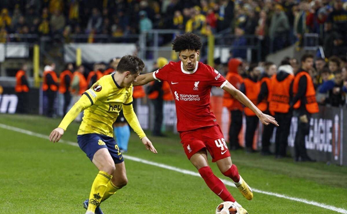 包含利物浦后防团结拒敌，赛中反击连连对手束手无策的词条